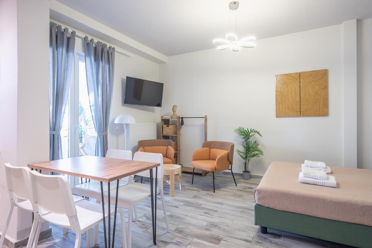 אתונה Sunny Studio With Starlight Balcony מראה חיצוני תמונה